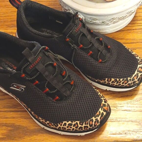 Sketchers Relaxed Fit Sneakers - Picture 11 of 11